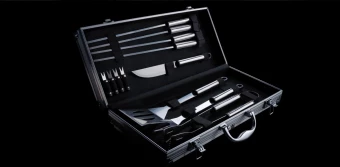 12-osaline grilltarvikute komplekt alumiiniumist karbis