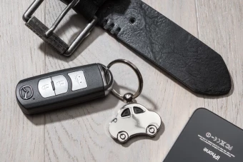 Autokujuline võtmehoidja Auto