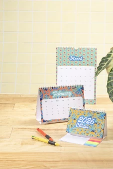 Erilahendusega A4 seinakalender