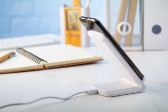 Juhtmevaba laadija ja mobiilihoidja Tarmix