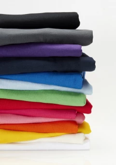 Kapuutsiga naiste pusa