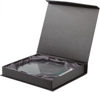 Klaasist trofee Nelum