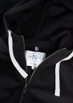 Naiste kapuutsiga pusa Williamsburg