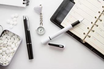 Pastapliiats taskulambiga Whiter