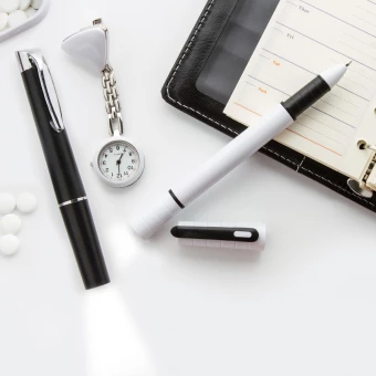 Pastapliiats taskulambiga Whiter