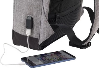 Vargakindel seljakott USB kaabliga