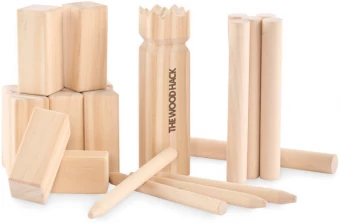 Pinewood outdoor throwing game